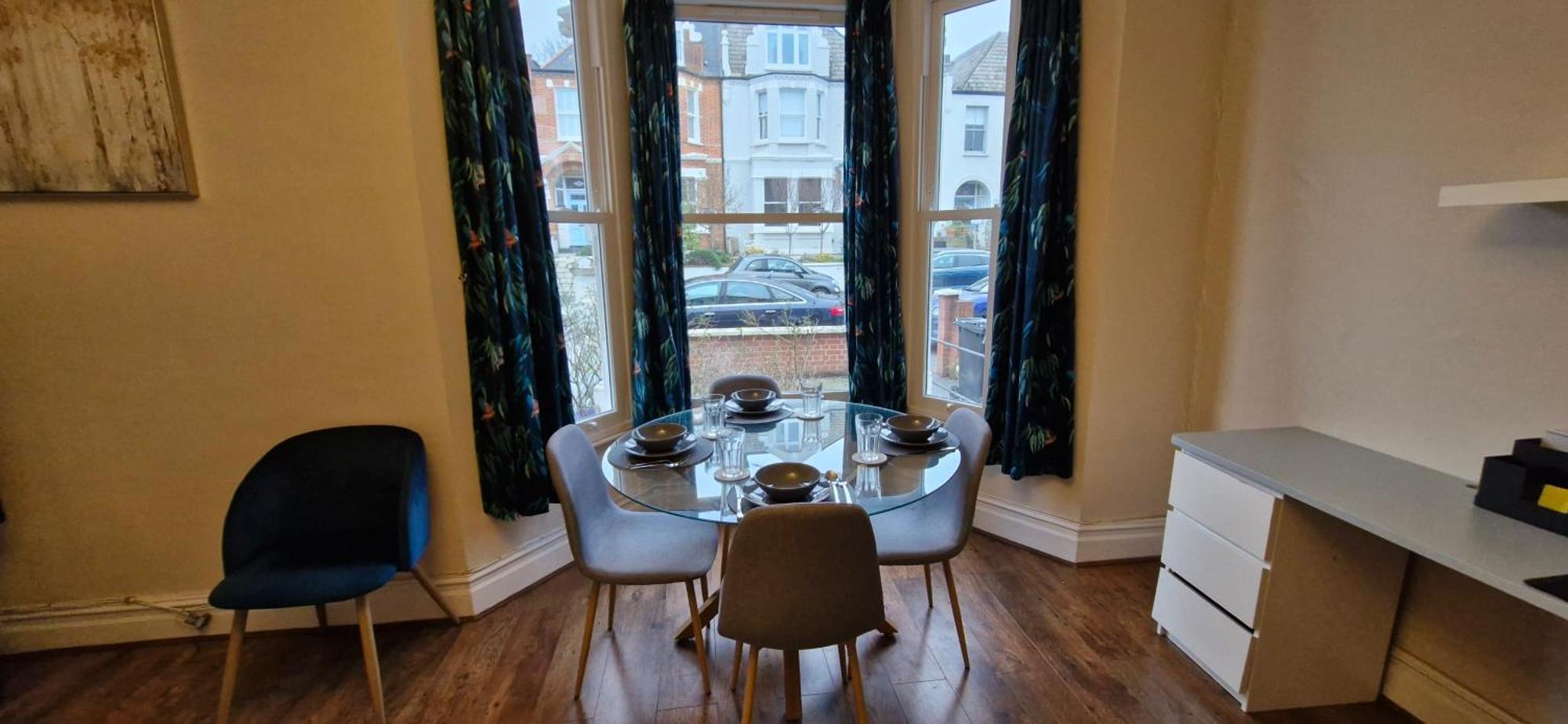 דירות לונדון Charming Flat In Wimbledon מראה חיצוני תמונה