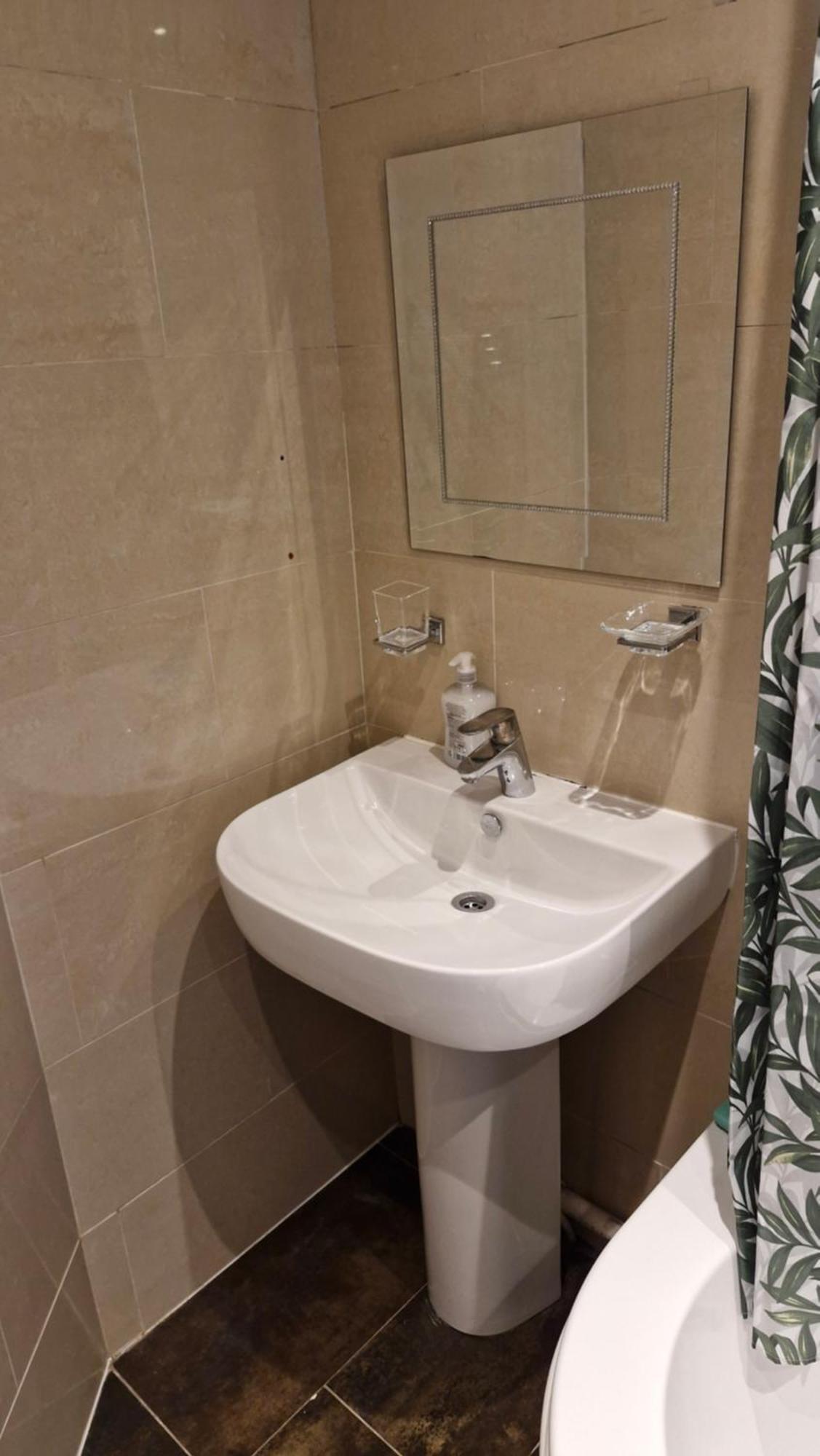 דירות לונדון Charming Flat In Wimbledon מראה חיצוני תמונה